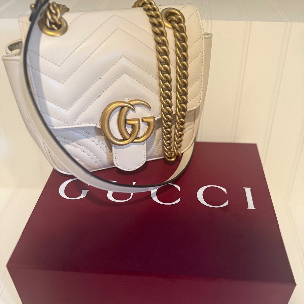 Gucci GG Marmont medium shoulder bag